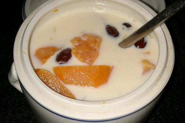 牛奶红枣木瓜汤的做法